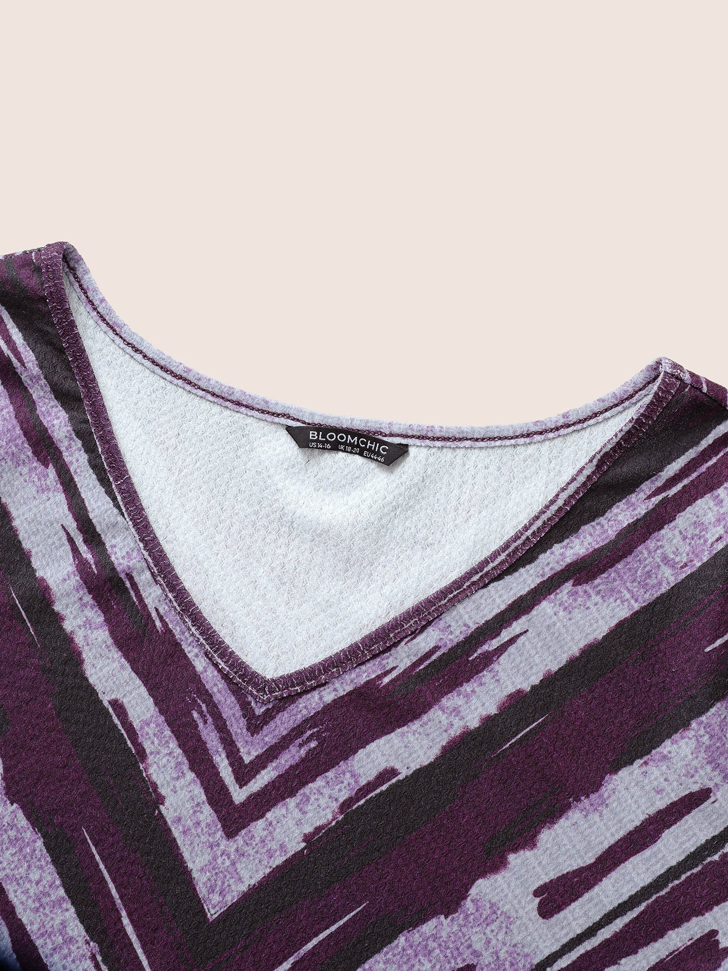 Contrast Striped V Neck Asymmetrical Hem T-shirt - Image 5