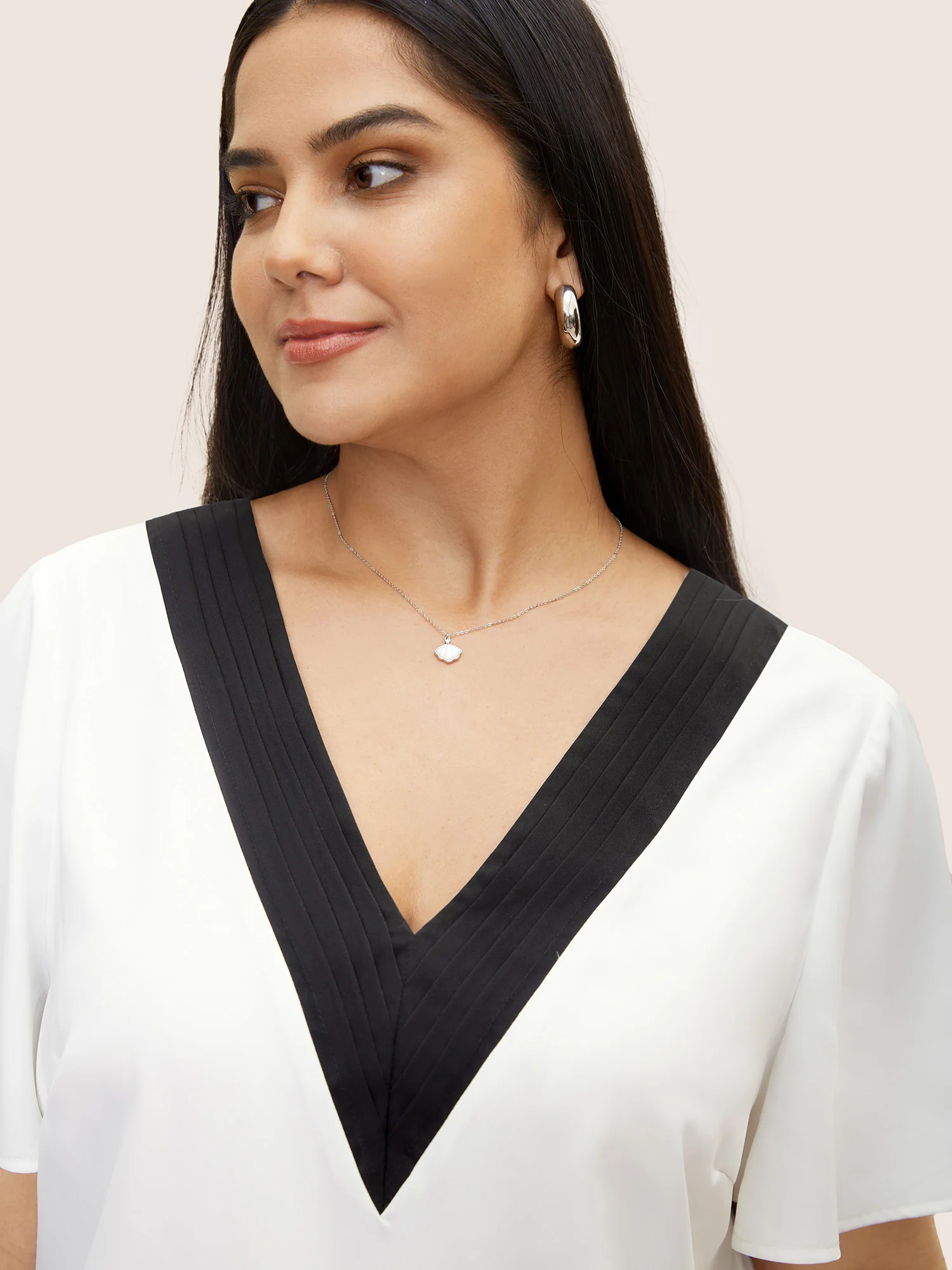 Contrast Trim Pleated Flutter Sleeve Blouse - Image 2