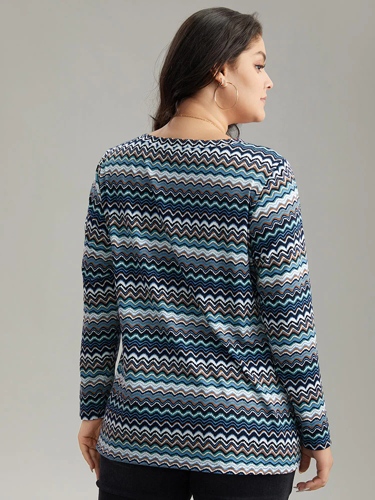 Contrast Wave Striped Patched Pocket T-shirt - Image 2