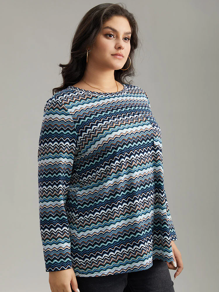 Contrast Wave Striped Patched Pocket T-shirt - Image 3