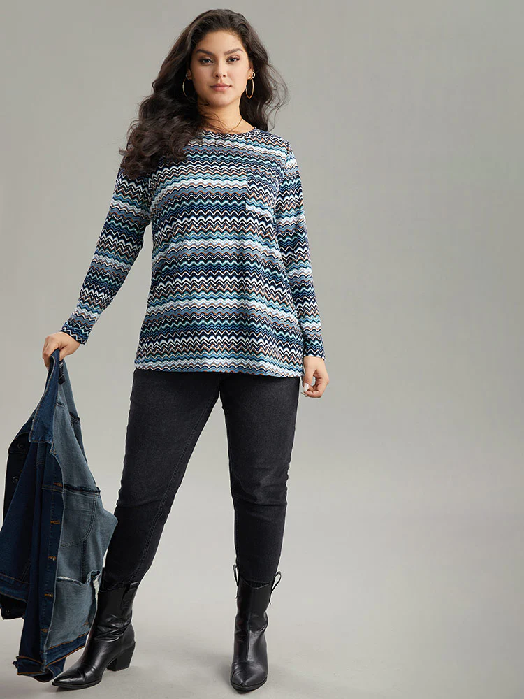 Contrast Wave Striped Patched Pocket T-shirt - Image 4