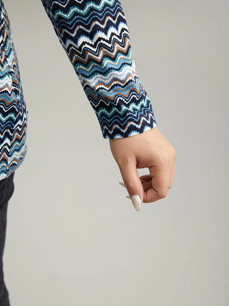 Contrast Wave Striped Patched Pocket T-shirt - Image 7