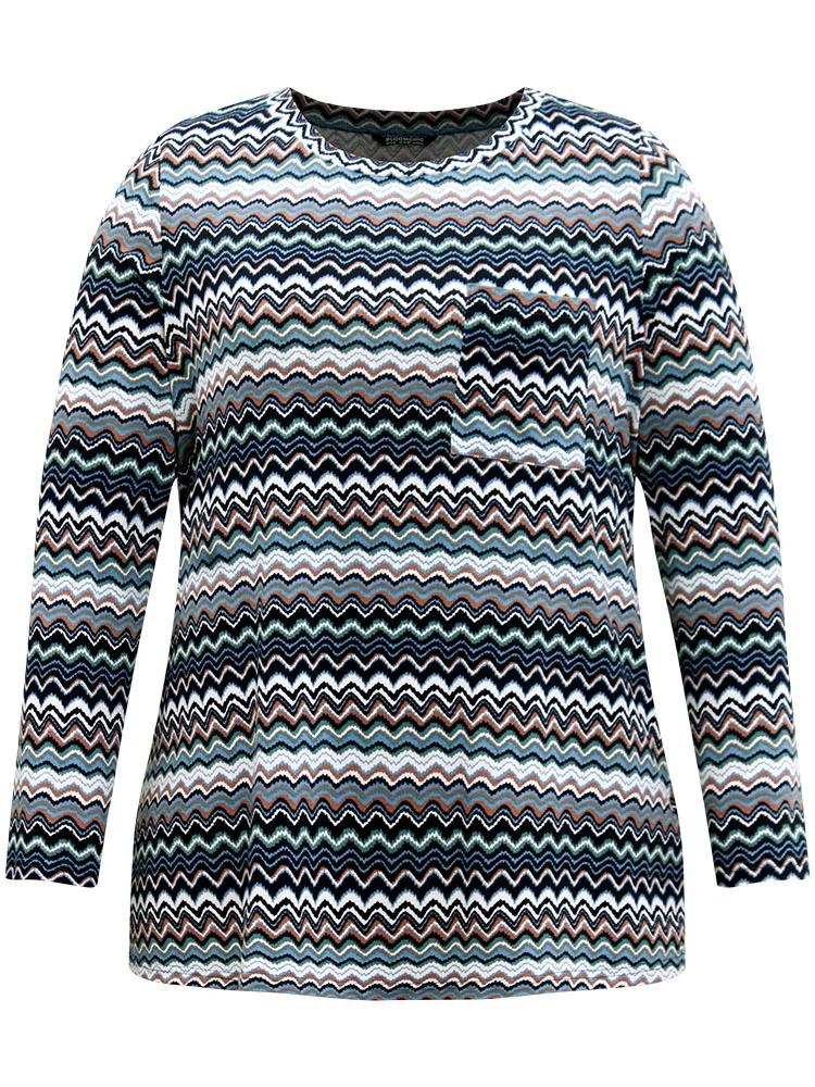 Contrast Wave Striped Patched Pocket T-shirt - Image 8
