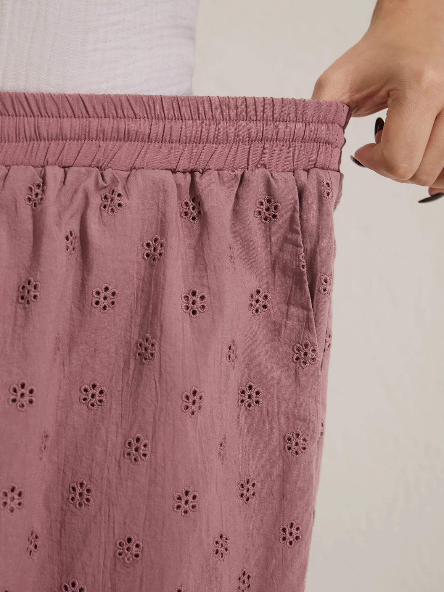 Cotton Embroidered Ruffled Hem Wide-Leg Shorts - Image 4
