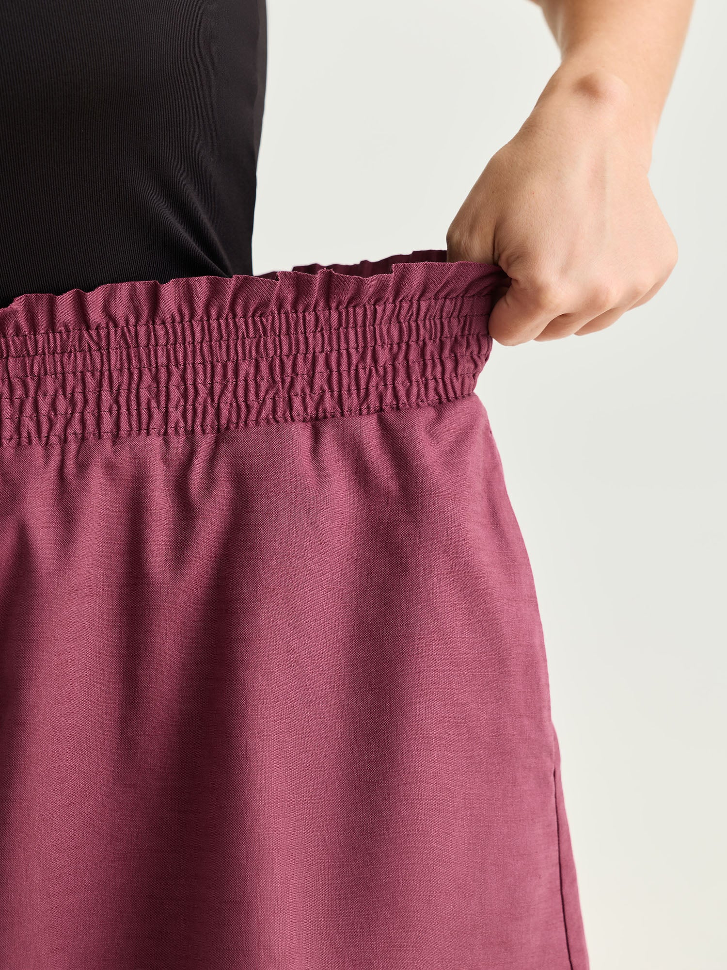 Cotton Linen Shirred Waist Shorts - Image 3