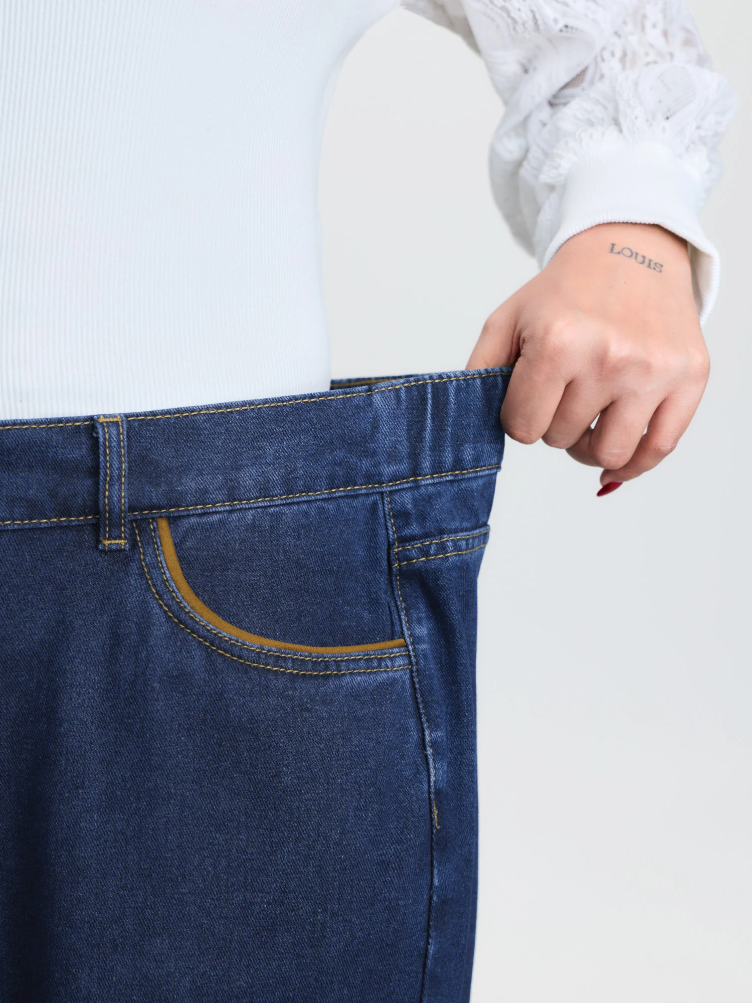 Classic Pull-On Wide-Leg Jeans - Image 4