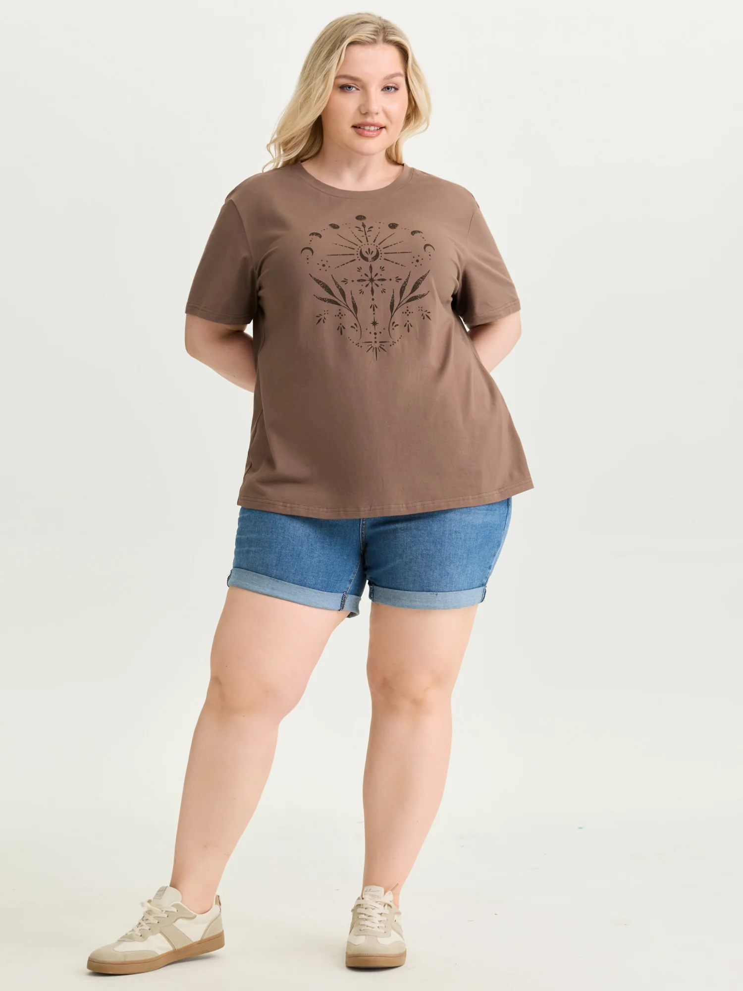Cotton Star Print Round Neck Curvy Hem T-Shirt - Image 3