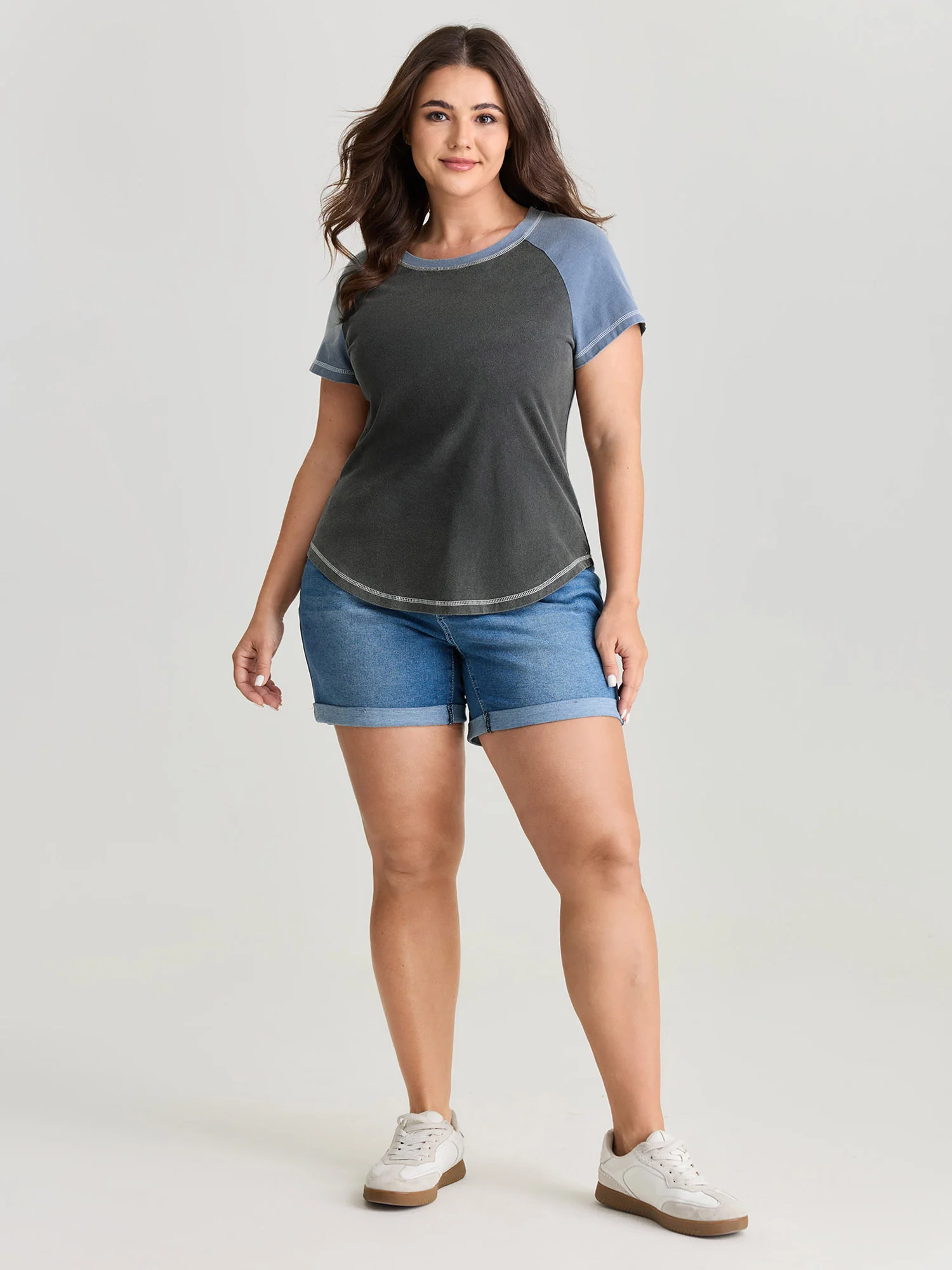 Cotton Stretchy Color Contrast Curvy Hem T-Shirt - Image 3