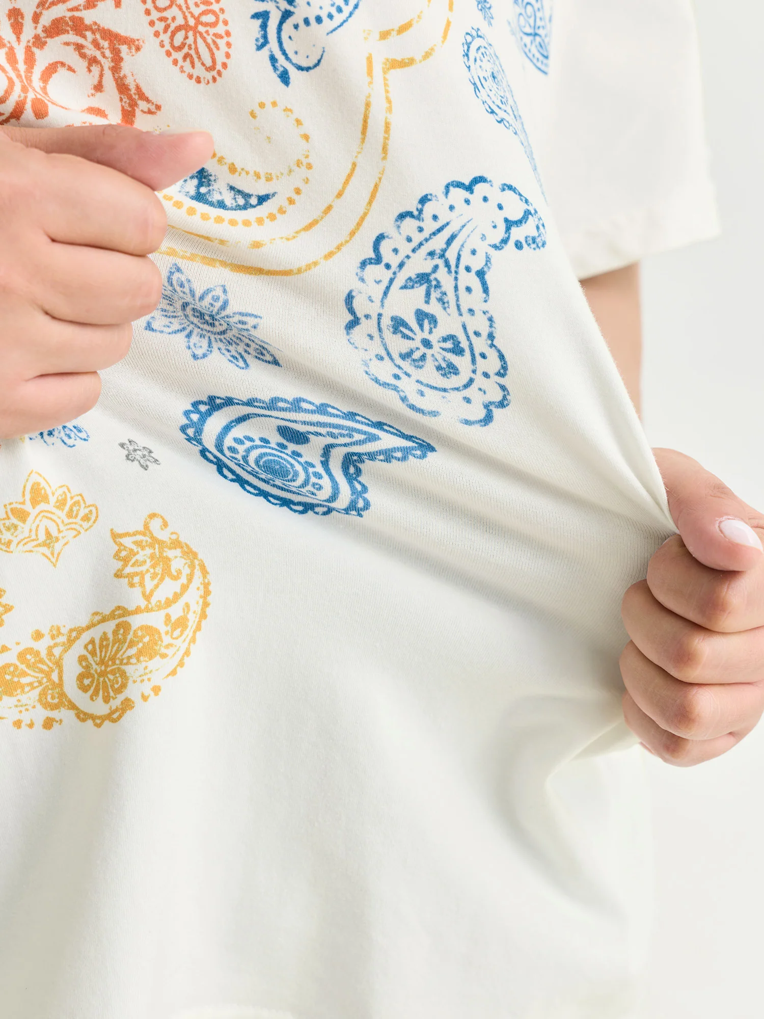 Cotton Stretchy Paisley Print Curvy Hem T-Shirt - Image 3
