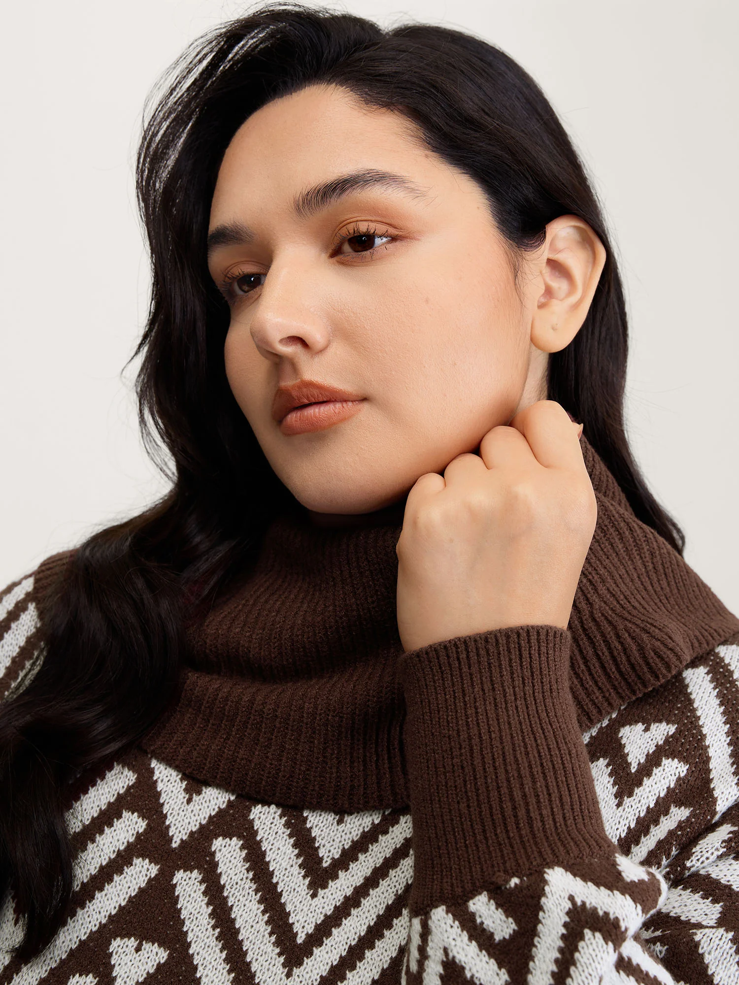 Cowl Neckline Geometric Print Pullover - Image 2