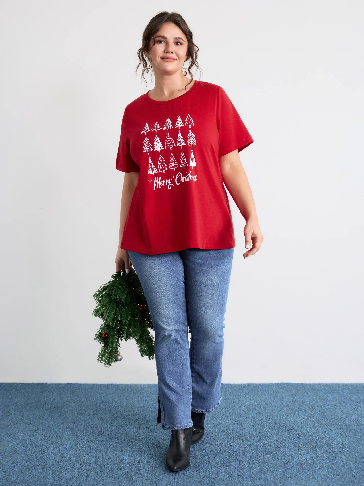 Cozy Christmas Print Round Neck T-Shirt - Image 2