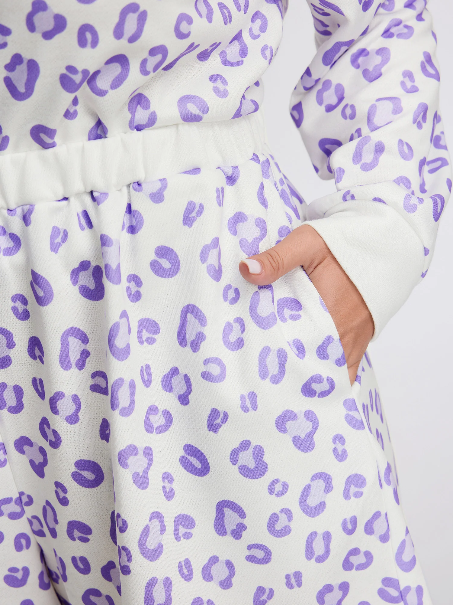 Cozy Leopard Print Contrast Loungewear Set - Image 8