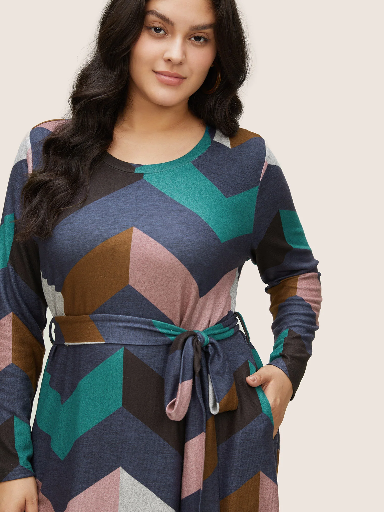 Crew Neck Contrast Colorblock Belted Dress - Image 4