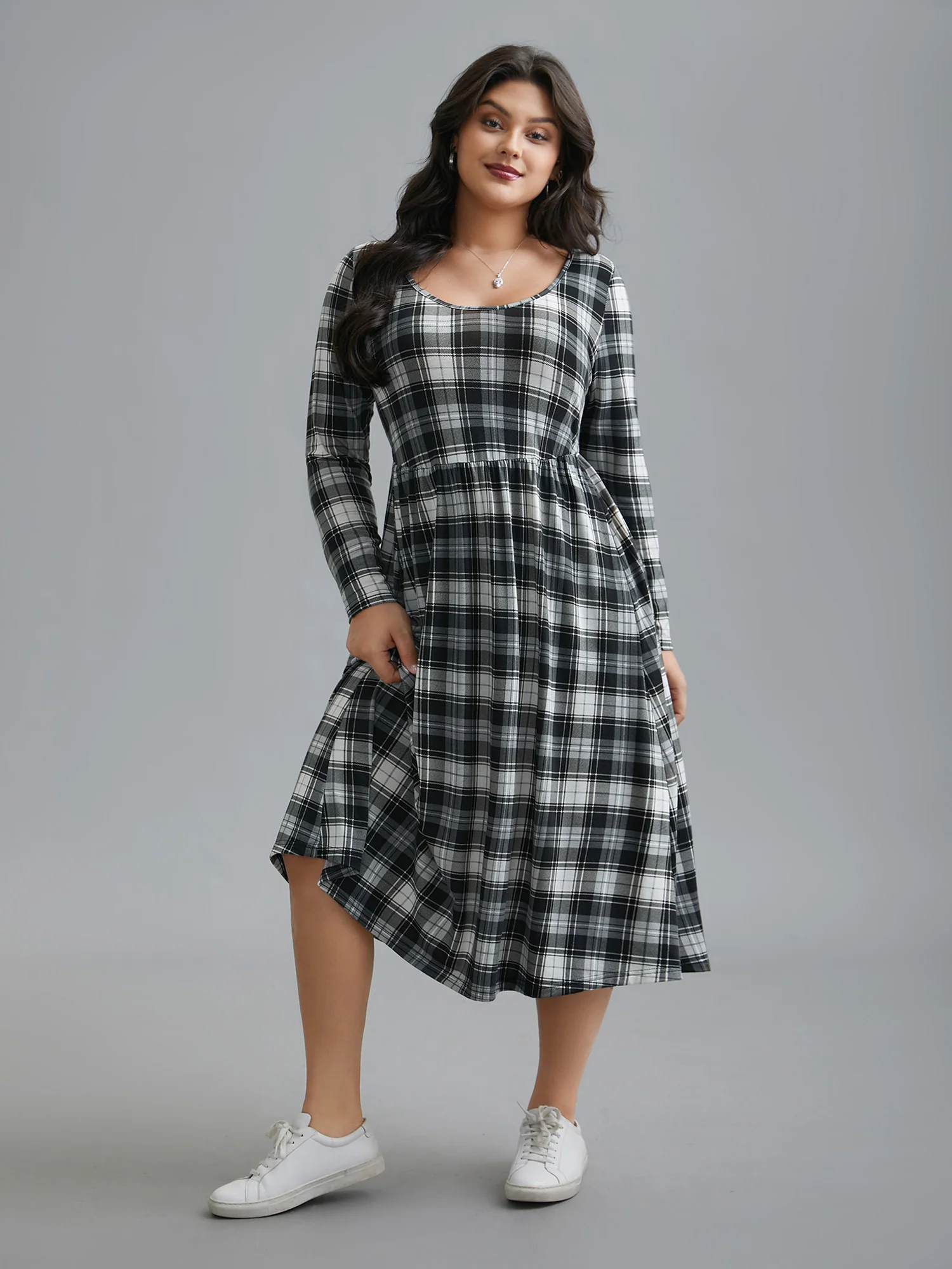 Crew Neck Gingham Pocket Dress - Image 2
