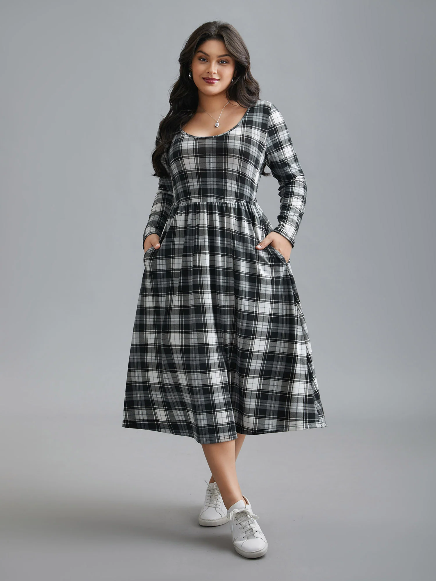 Crew Neck Gingham Pocket Dress - Image 3