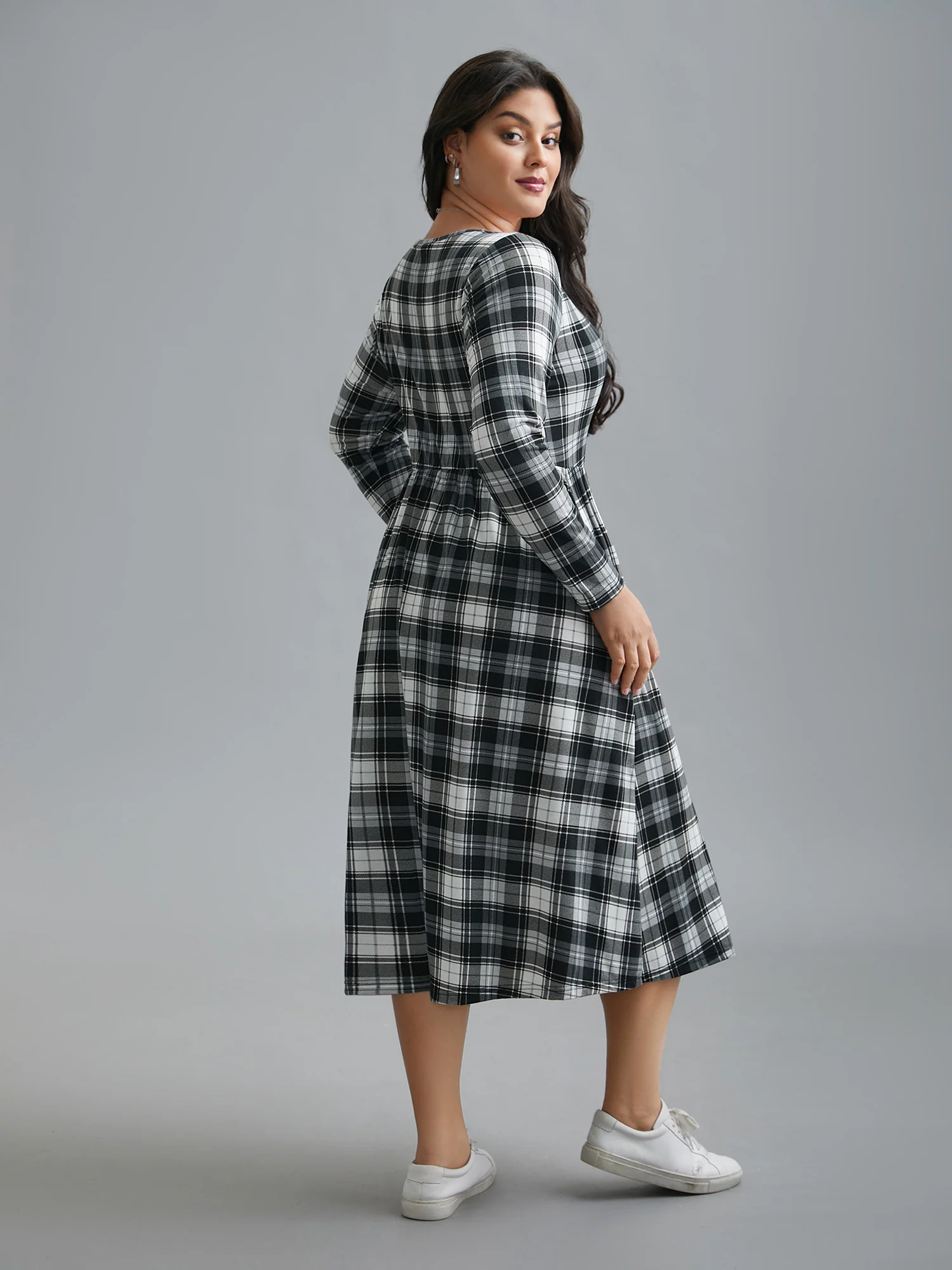 Crew Neck Gingham Pocket Dress - Image 4