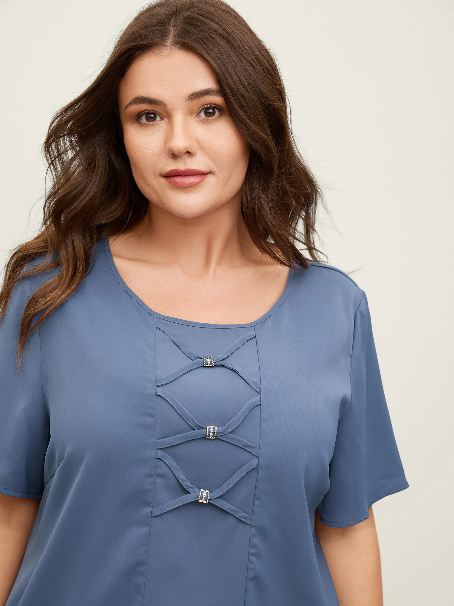 Cross-Tie Metal Detail Solid Blouse - Image 3