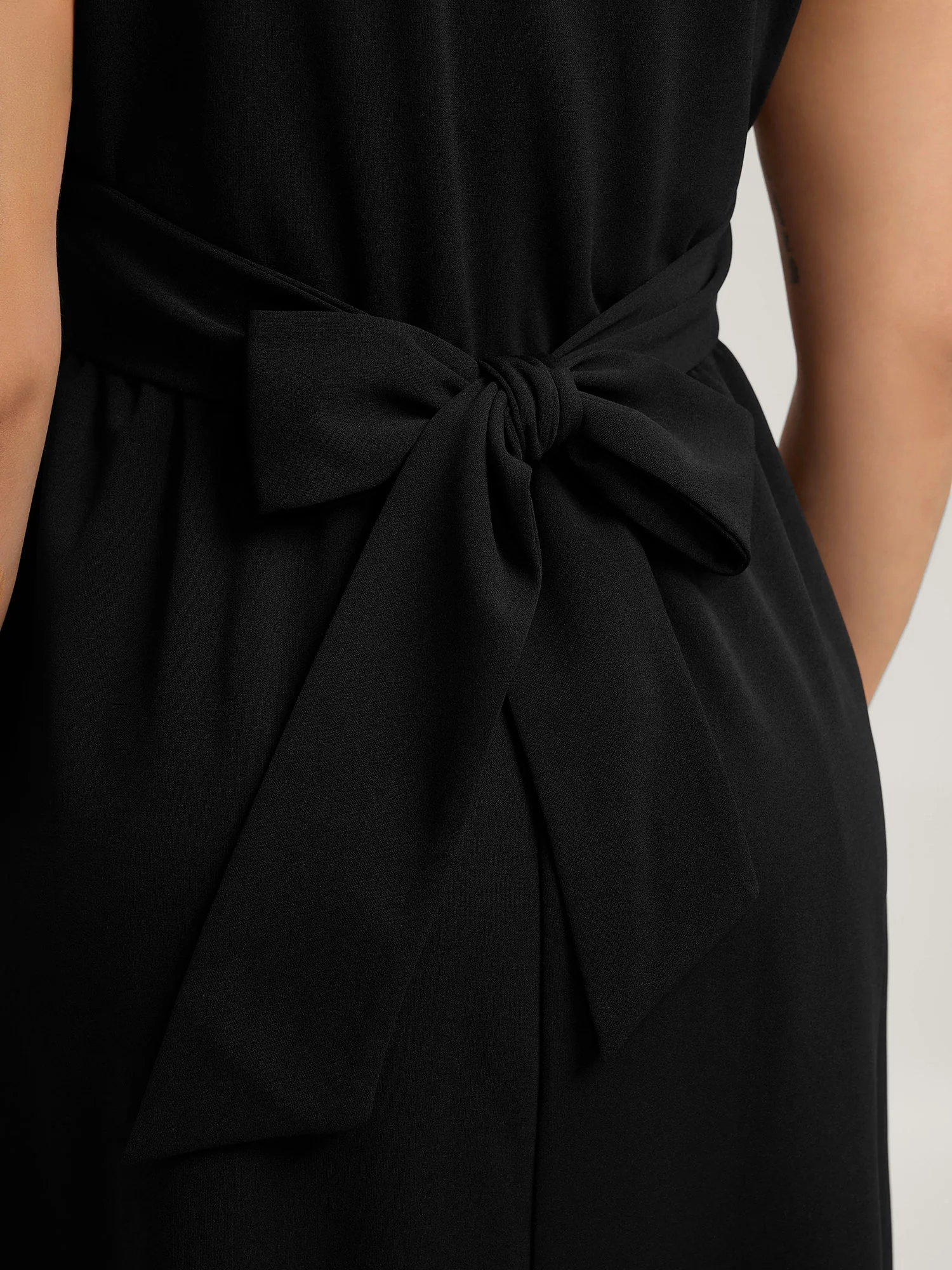Crossover Pleated Bow-Tie Midi Dress - Image 4