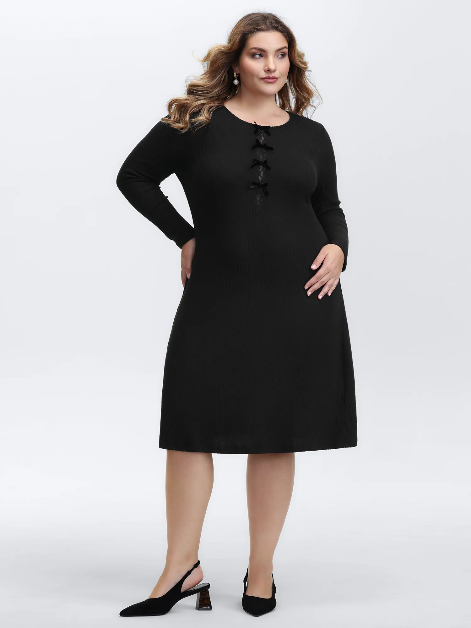 Cut-Out Bowknot Fitted Midi Dress - Image 3