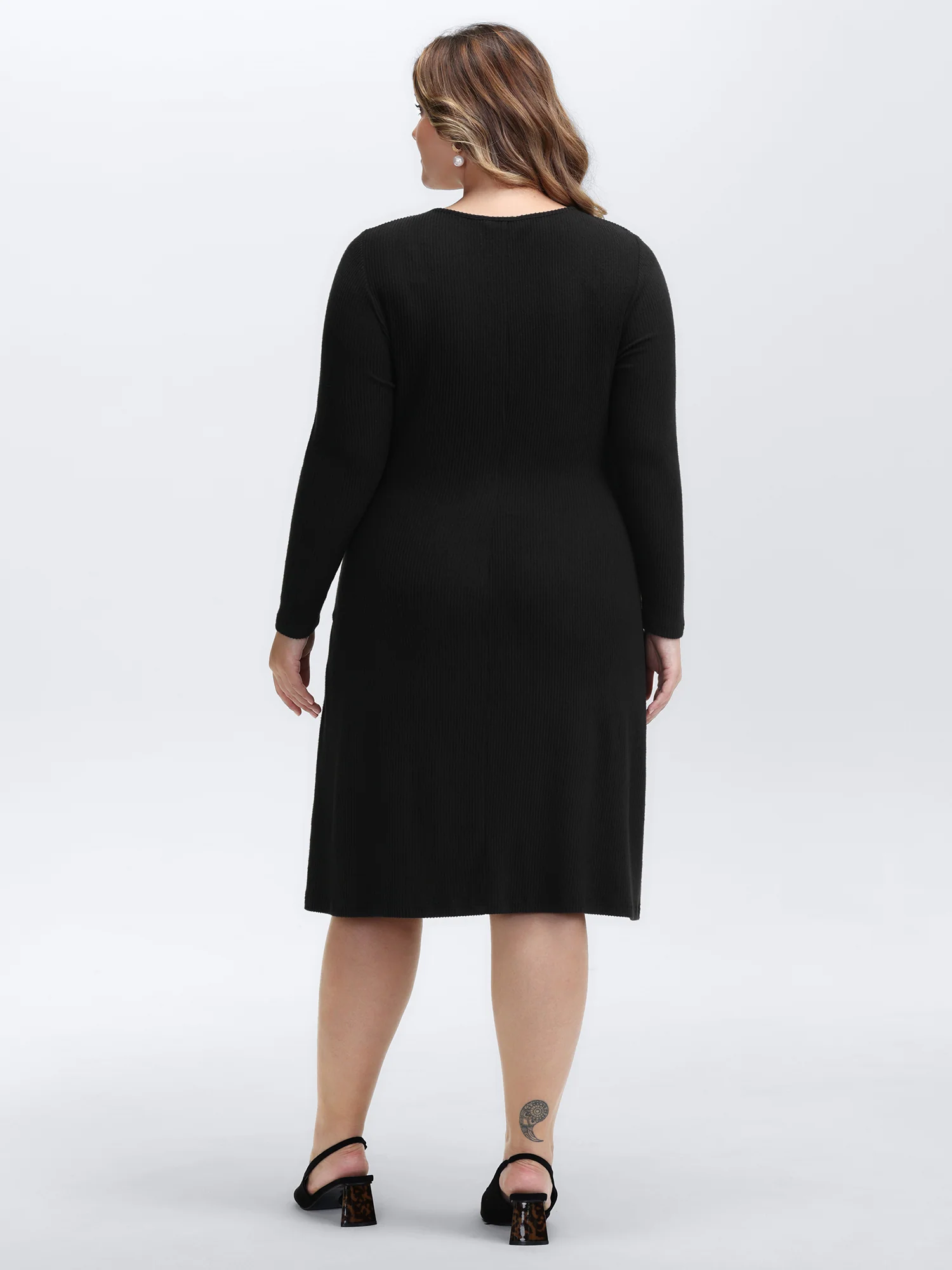 Cut-Out Bowknot Fitted Midi Dress - Image 4