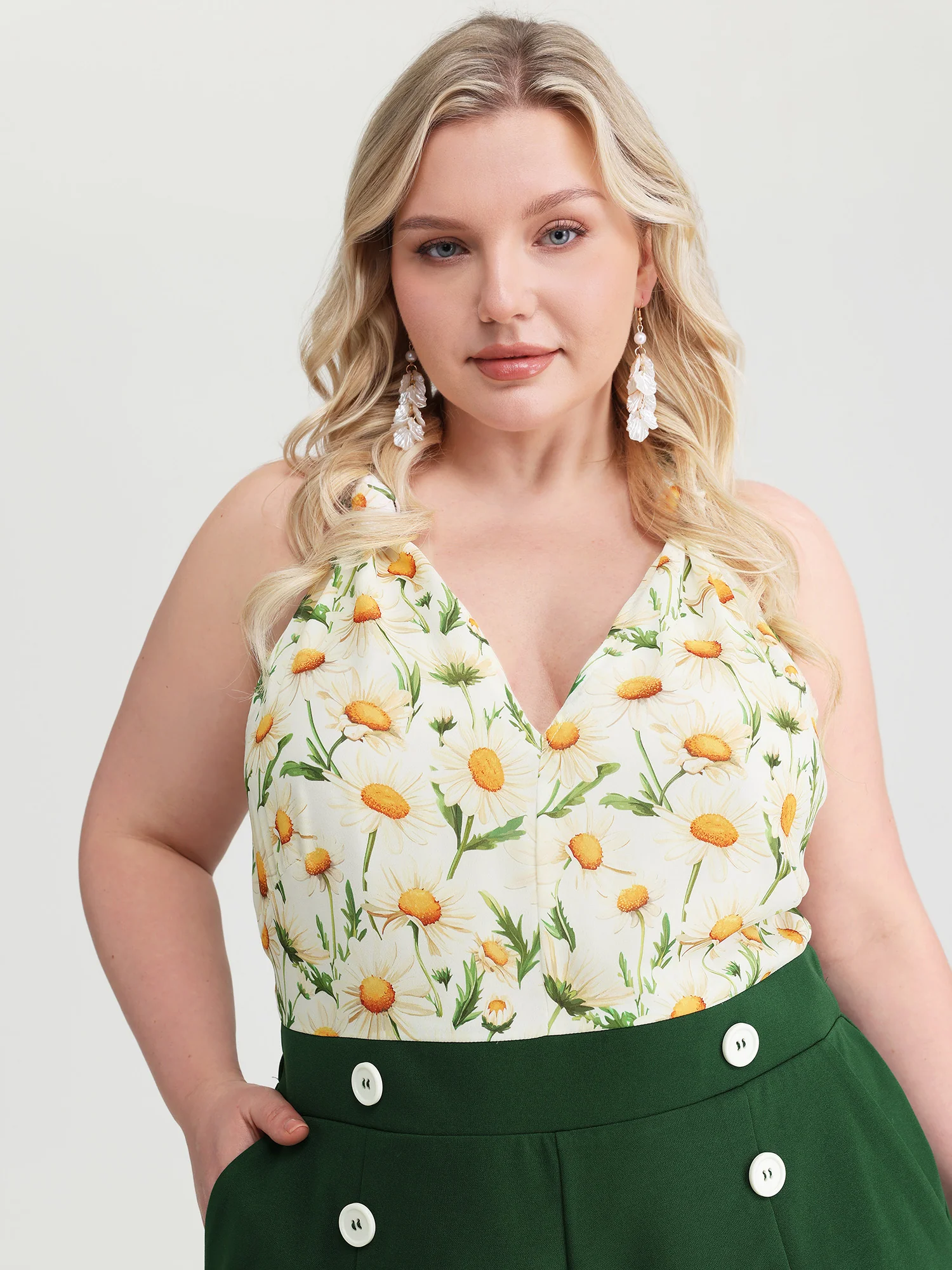 Daisy Print Halter Tie Neckline Romper - Image 2