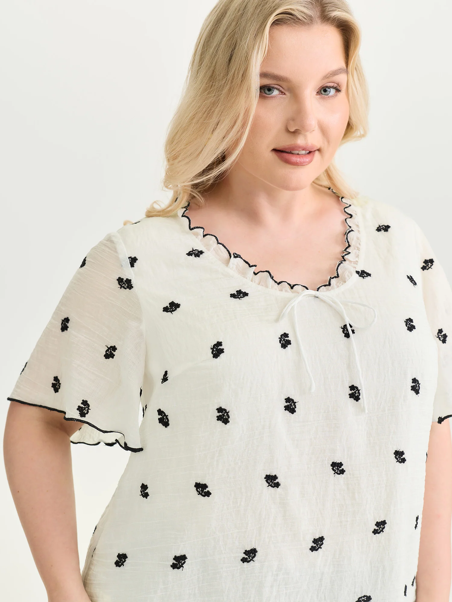 Delicate Floral Embroidery Bowknot Blouse - Image 2