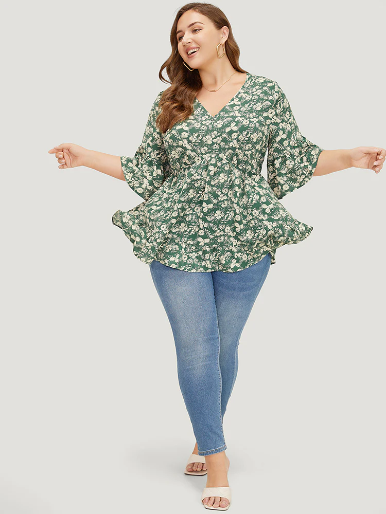 Ditsy Floral Bell Sleeve Flutter Hem Blouse - Image 4