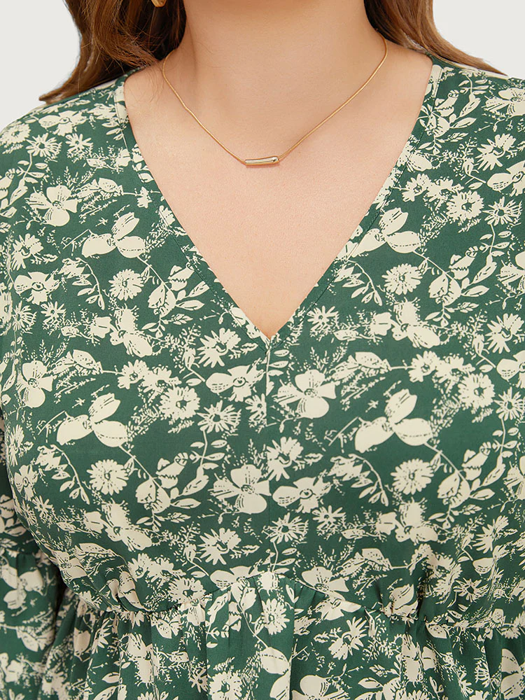 Ditsy Floral Bell Sleeve Flutter Hem Blouse - Image 7