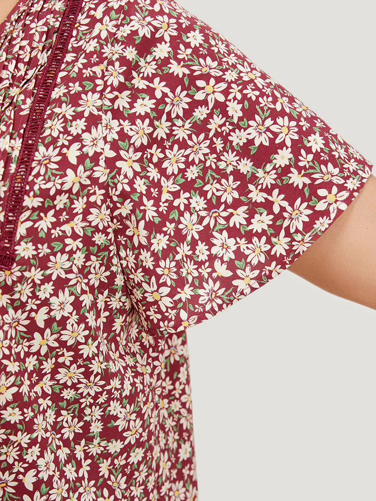 Ditsy Floral Lace Gathered Tie Neck Blouse - Image 9