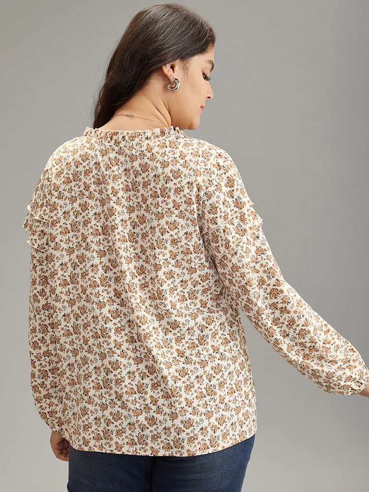 Ditsy Floral Notched Tiered Ruffles Lantern Sleeve Blouse - Image 3