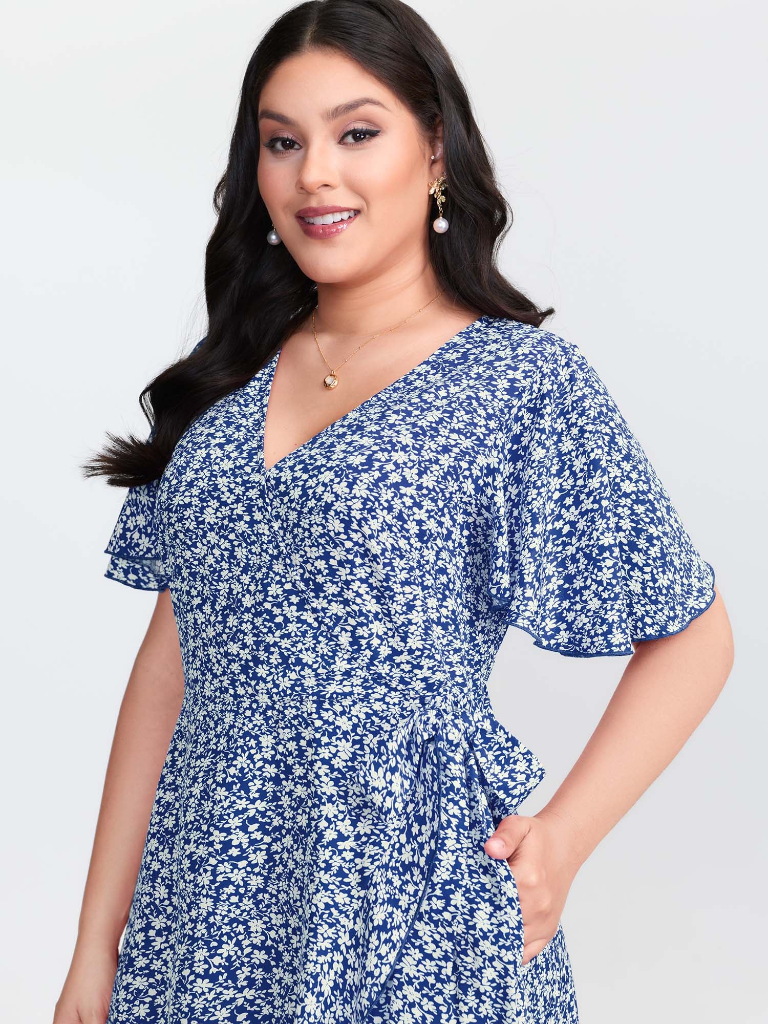 Ditsy Floral Print Flared Sleeve Maxi Dress - Image 9