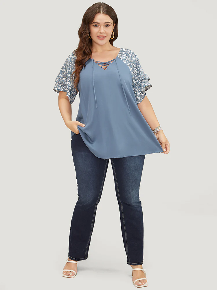 Ditsy Floral Raglan Sleeve Ruffle Tiered Lace Up Blouse - Image 3