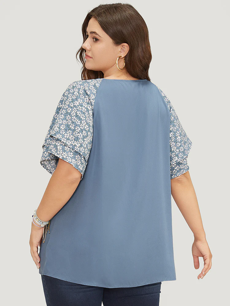Ditsy Floral Raglan Sleeve Ruffle Tiered Lace Up Blouse - Image 4