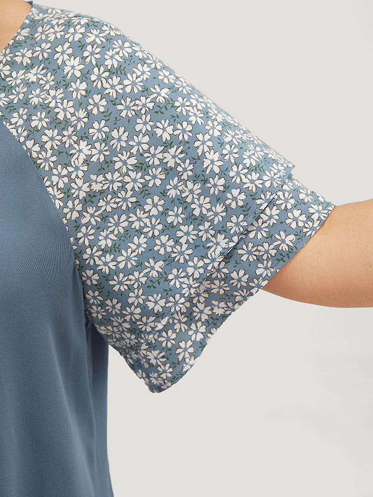 Ditsy Floral Raglan Sleeve Ruffle Tiered Lace Up Blouse - Image 5