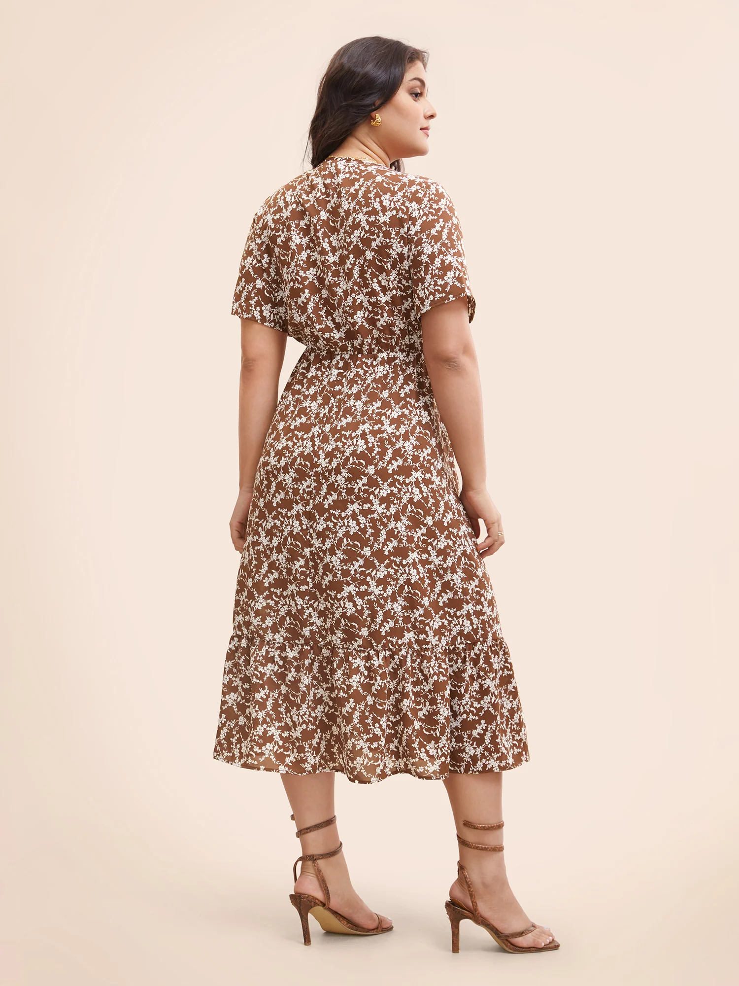 Ditsy Floral Shirred Ruffle Hem Dress - Image 4