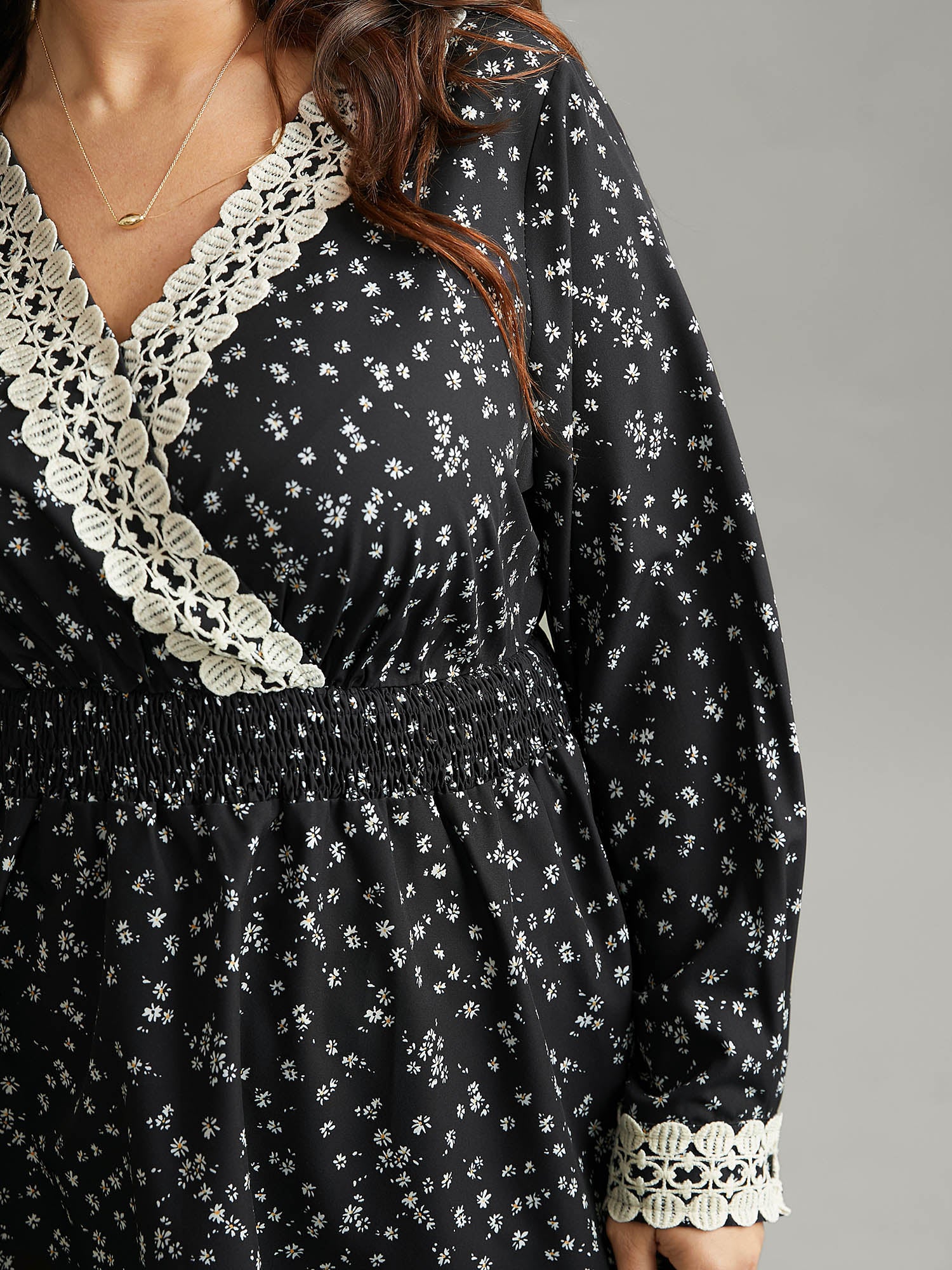 Ditsy Floral Wrap Shirred Lace Patchwork Blouse - Image 3