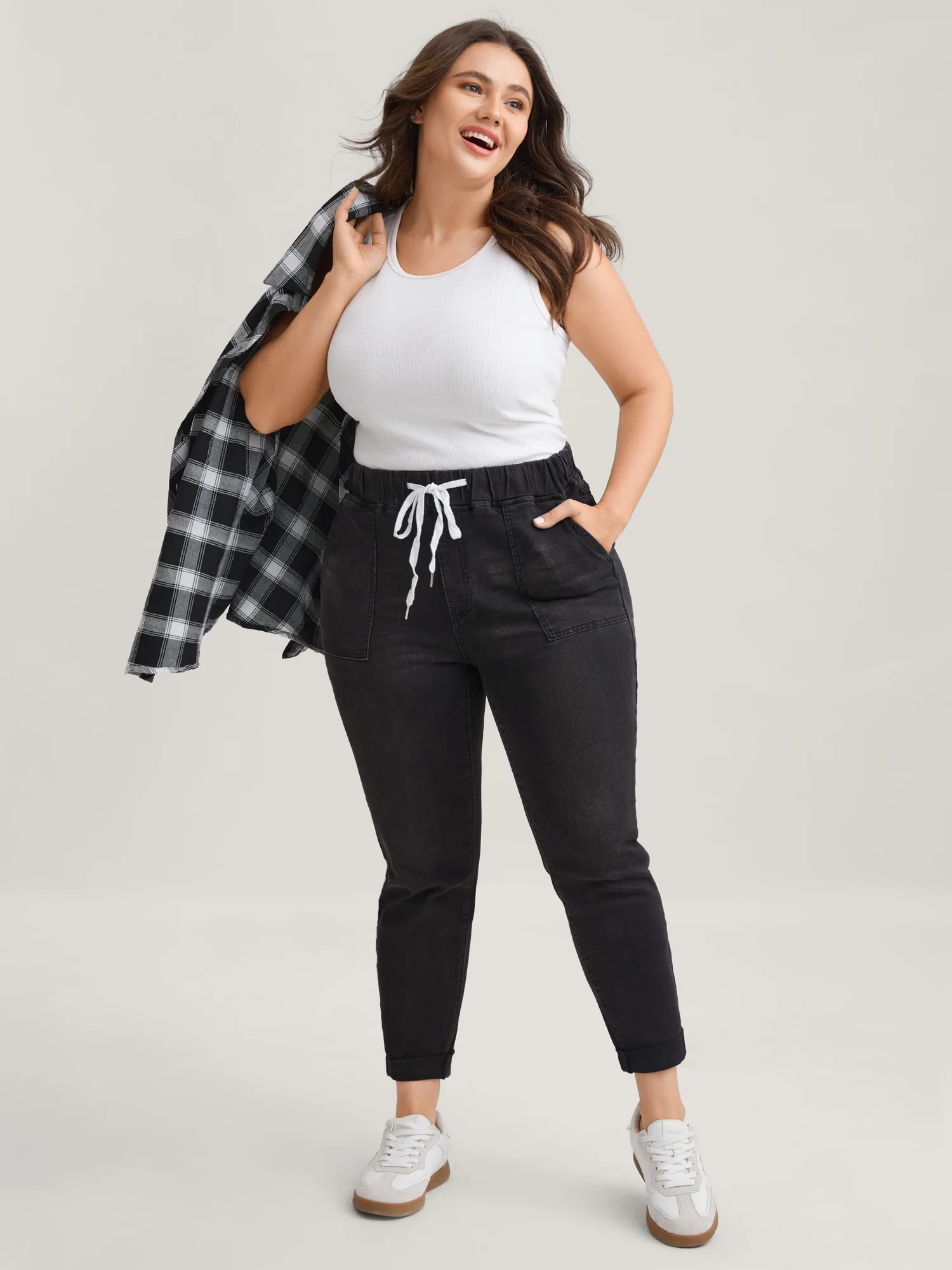 Pull-On Drawstring Folded Hem Boyfriend Jeans - Image 10