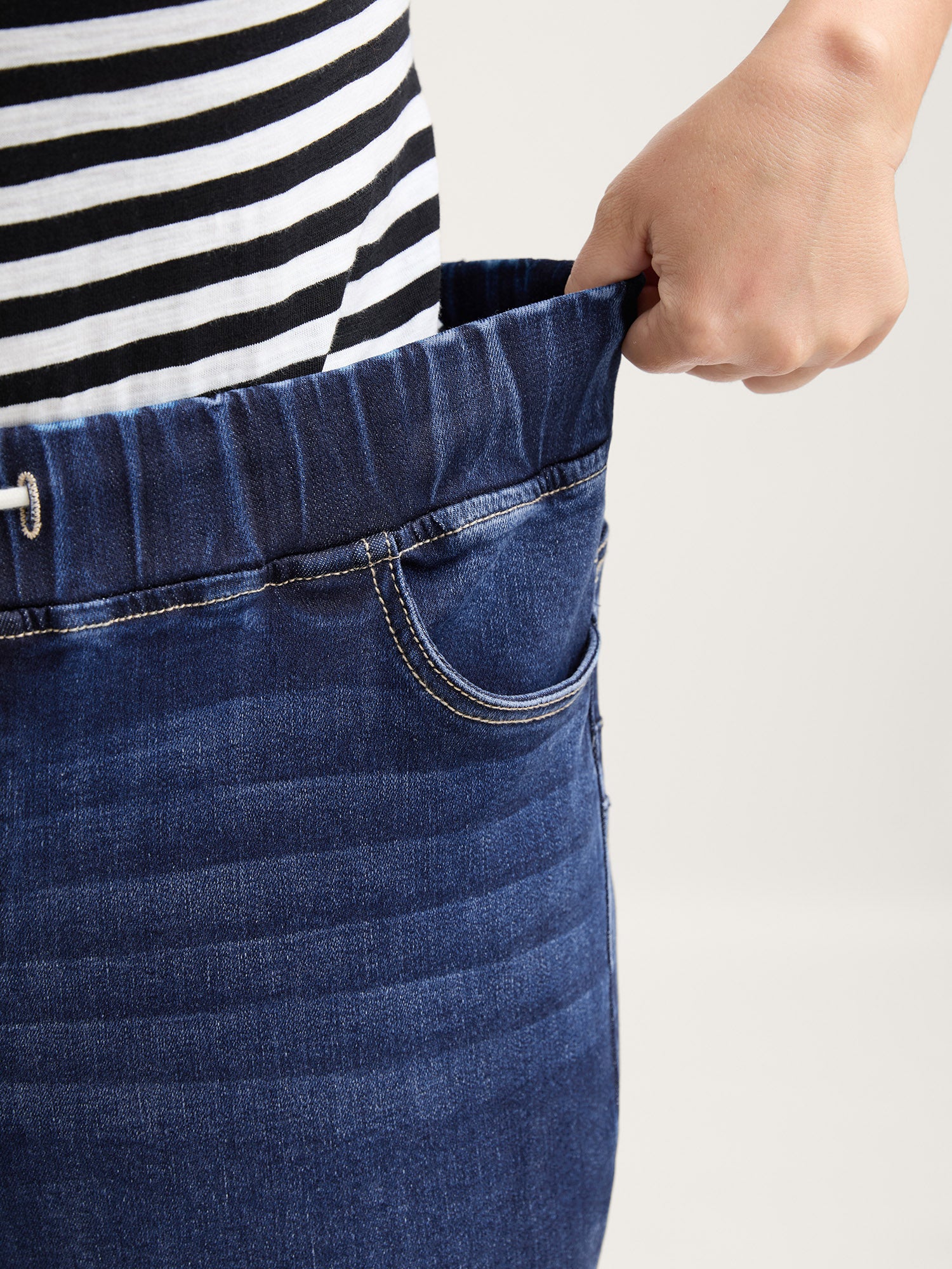 Drawstring Stretchy Waist Skinny-Fit Jeans - Image 4