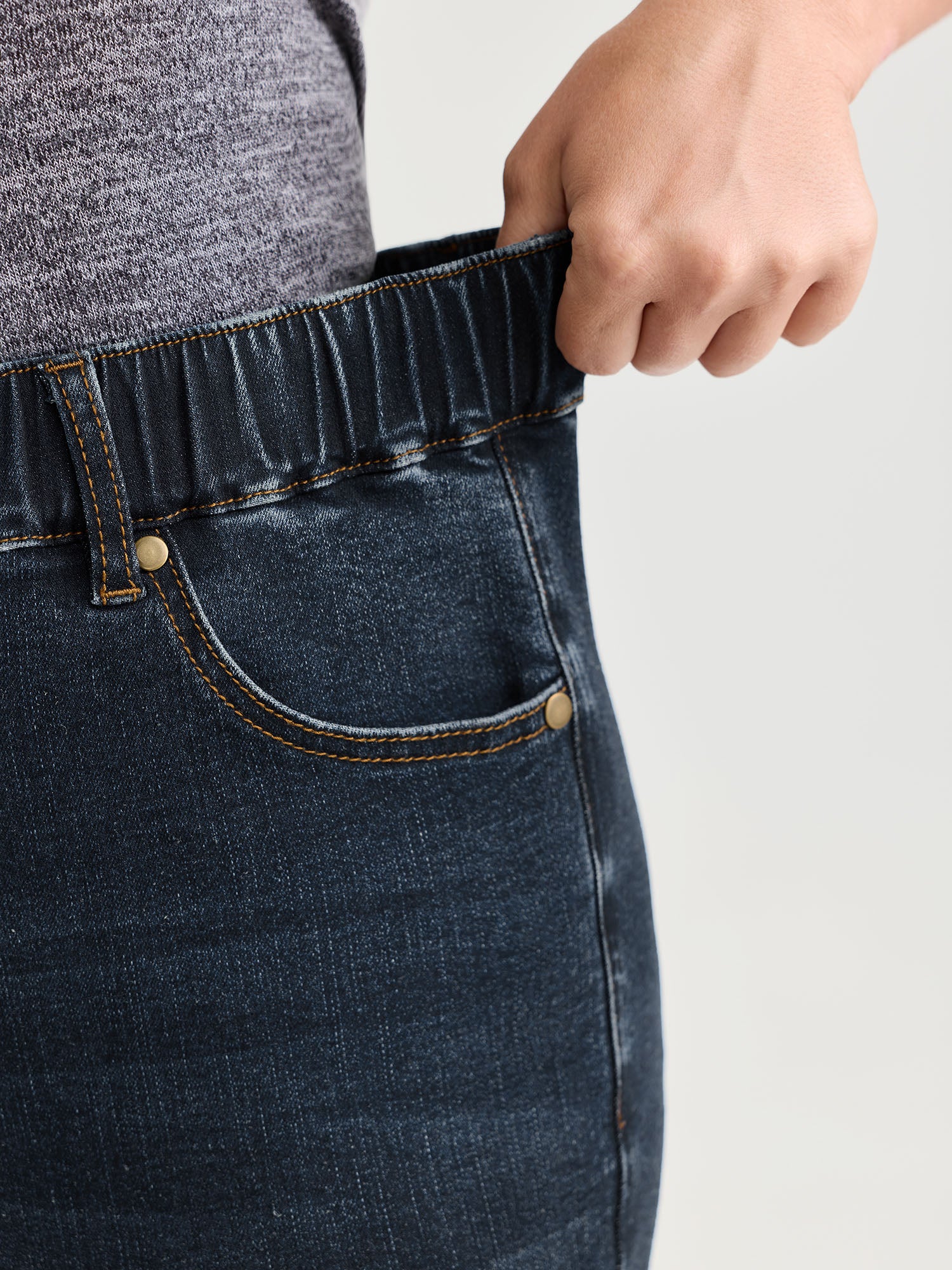 Easy Pull-On Stretchy Skinny-Fit Denim Shorts - Image 4