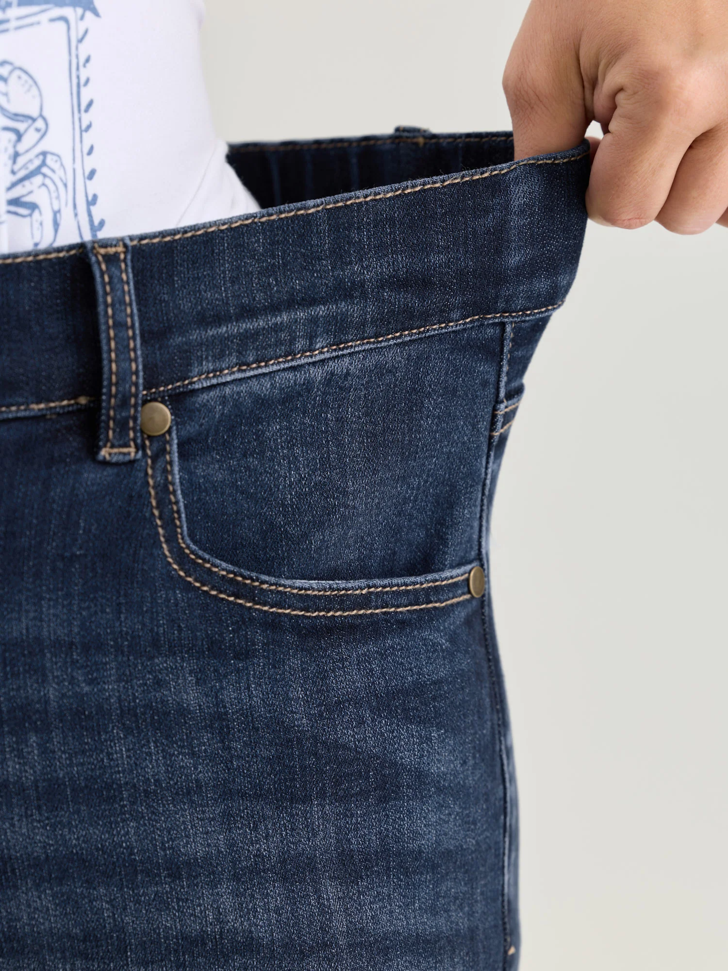 Elastic Back Waist Skinny-Fit Denim Shorts - Image 5