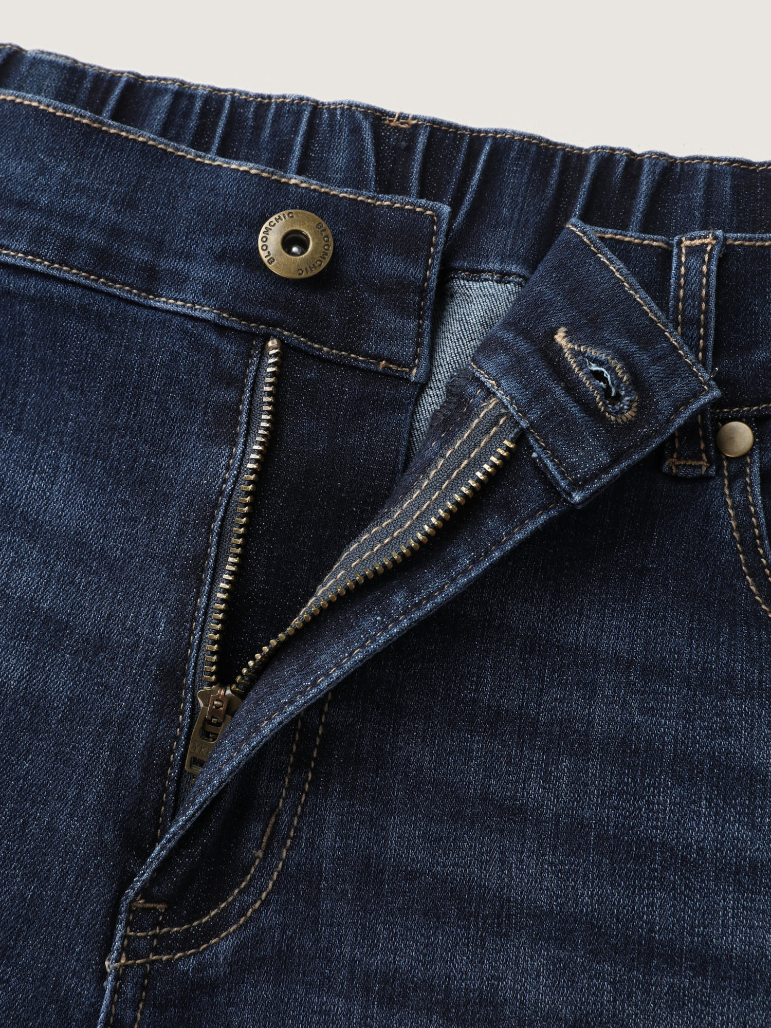 Elastic Back Waist Skinny-Fit Denim Shorts - Image 8
