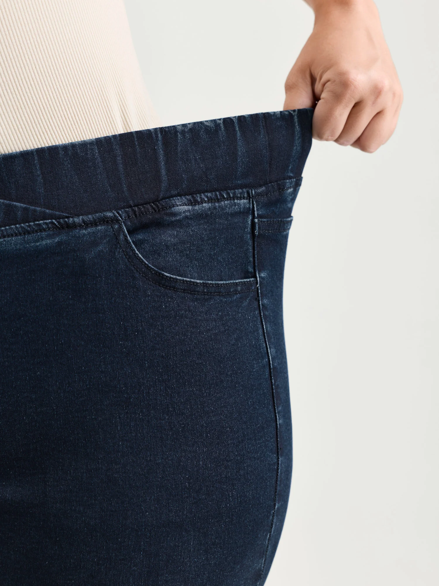 Elastic Back Waistband Skinny-Fit Denim Shorts - Image 4