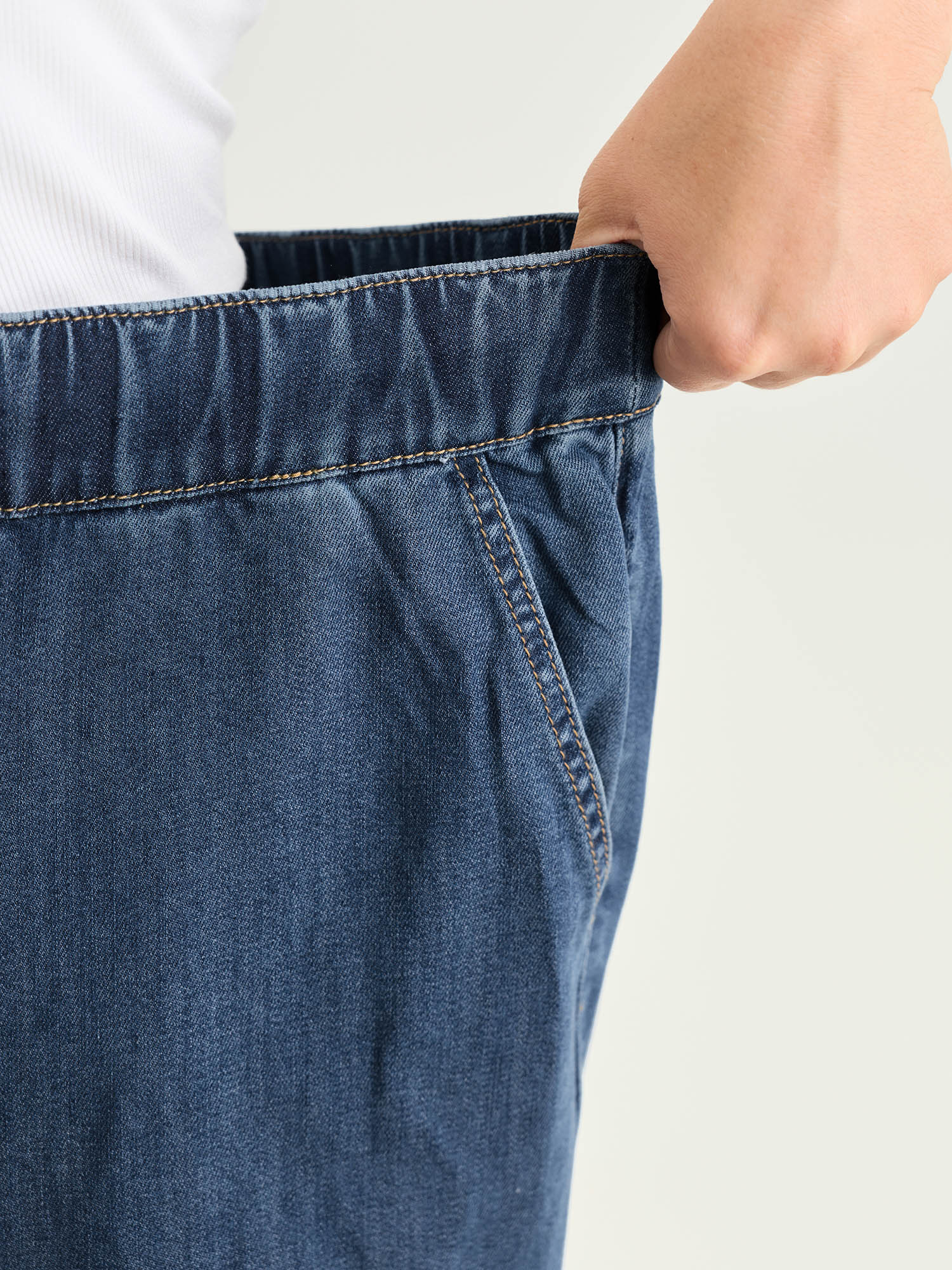Elastic Drawstring Waistband Wide-Leg Jeans - Image 4