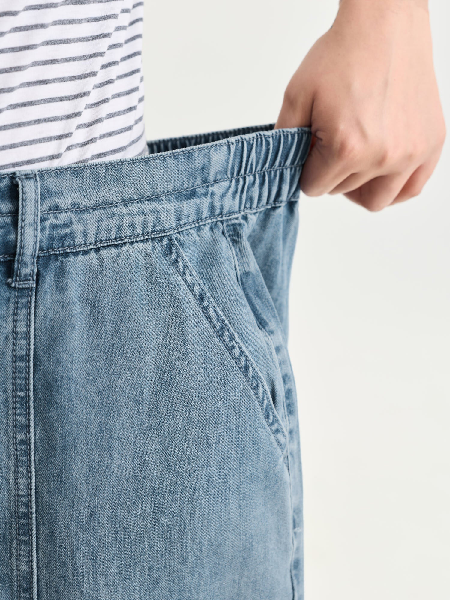Elastic Waist Cuffed Medium Wash Jeans - Image 4