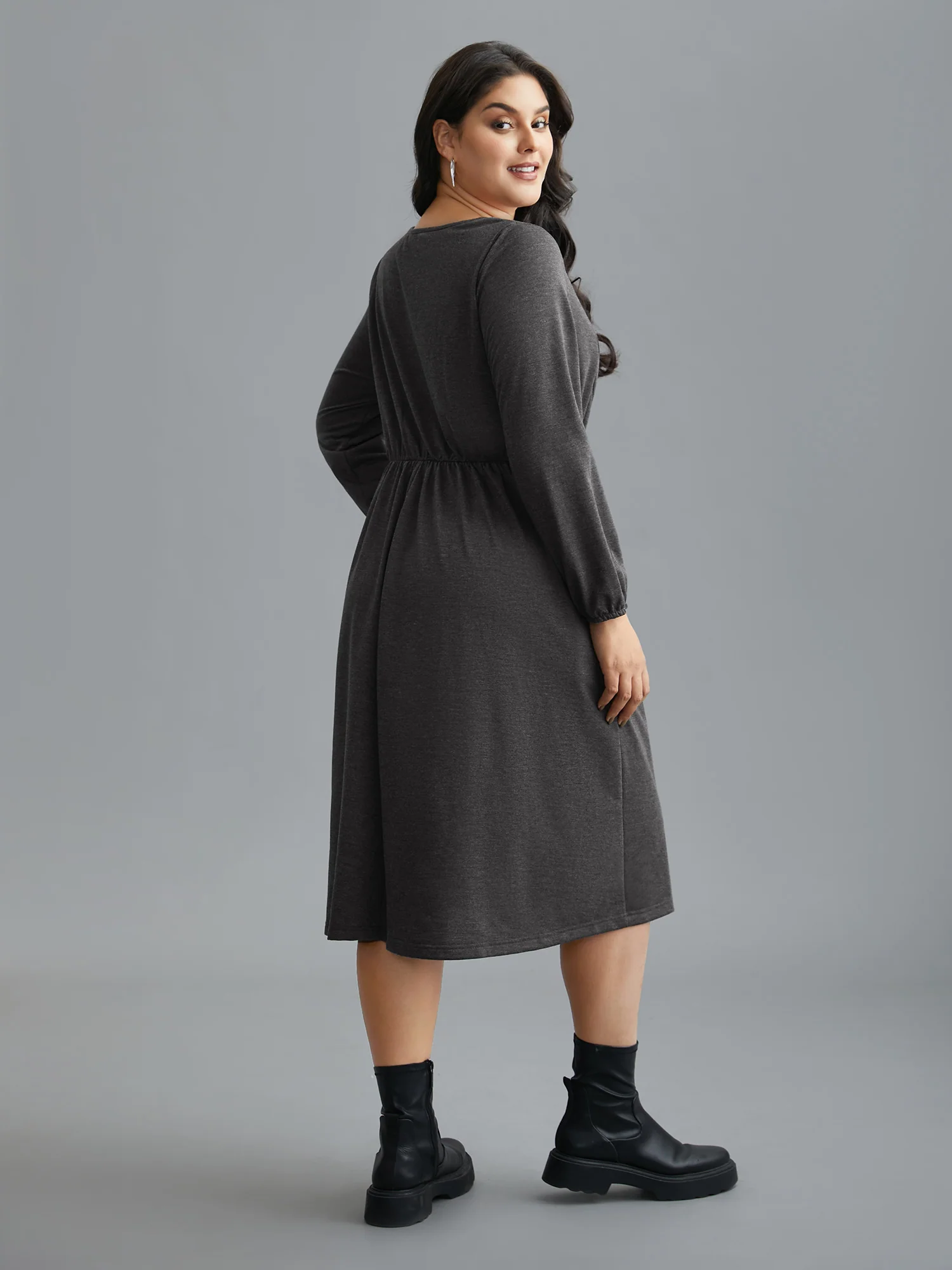 Elastic Waist Tie Round Neck Knit Midi Dress - Image 4