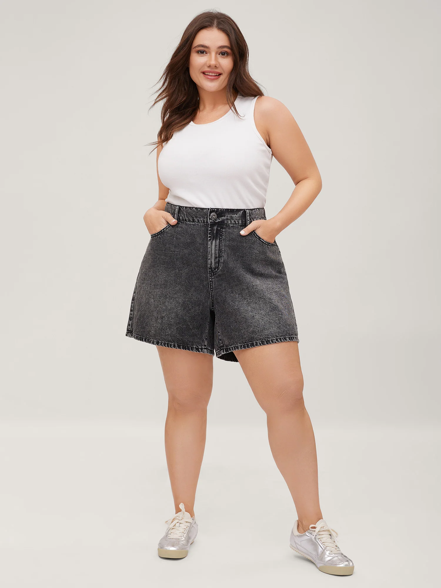 Elastic Waistband Classic Cut Denim Shorts - Image 3