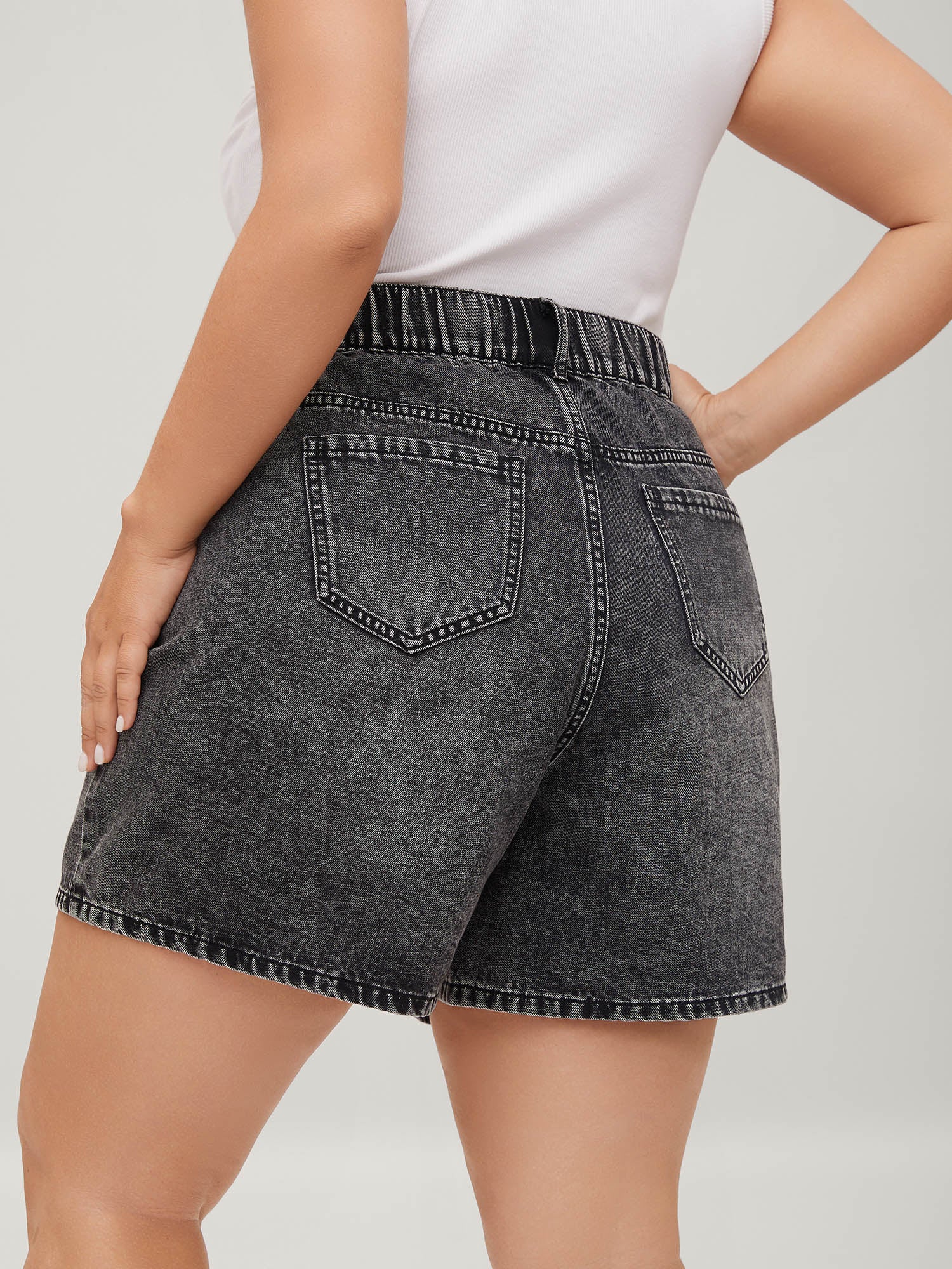 Elastic Waistband Classic Cut Denim Shorts - Image 5