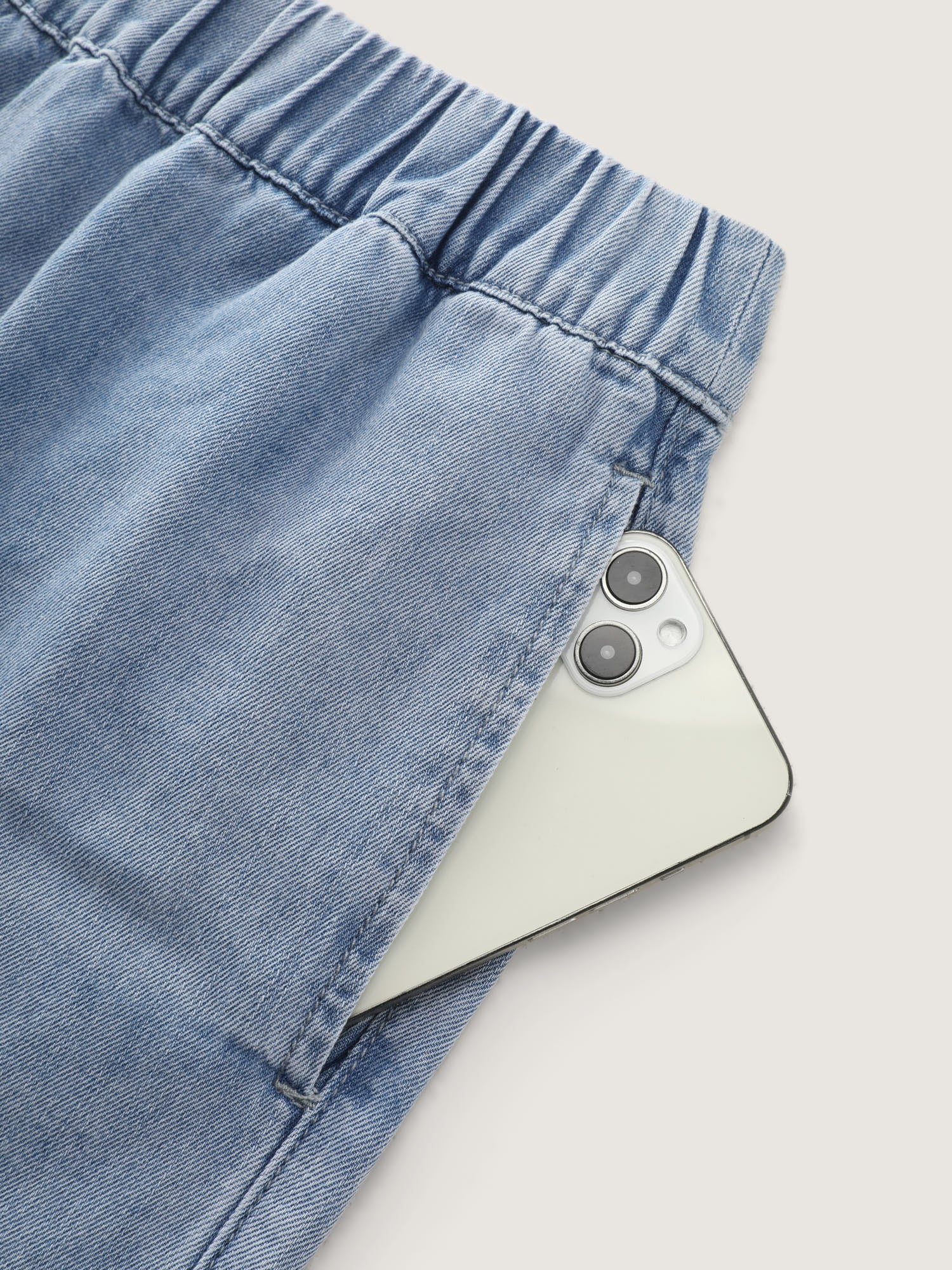 Elastic Waistband Straight-Leg Denim Shorts - Image 6