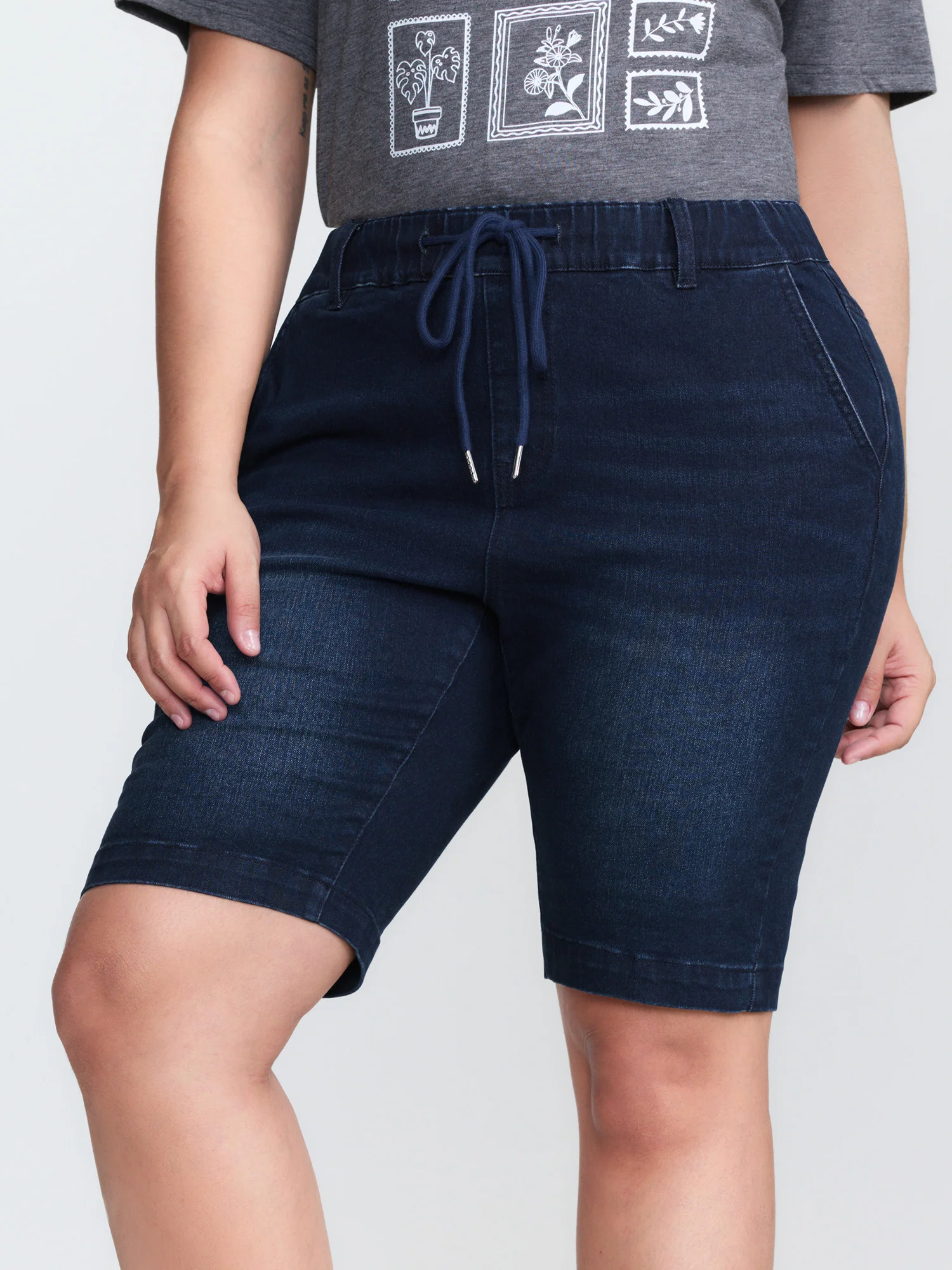 Elastic Waistline Drawstring Skinny-Fit Denim Shorts - Image 2