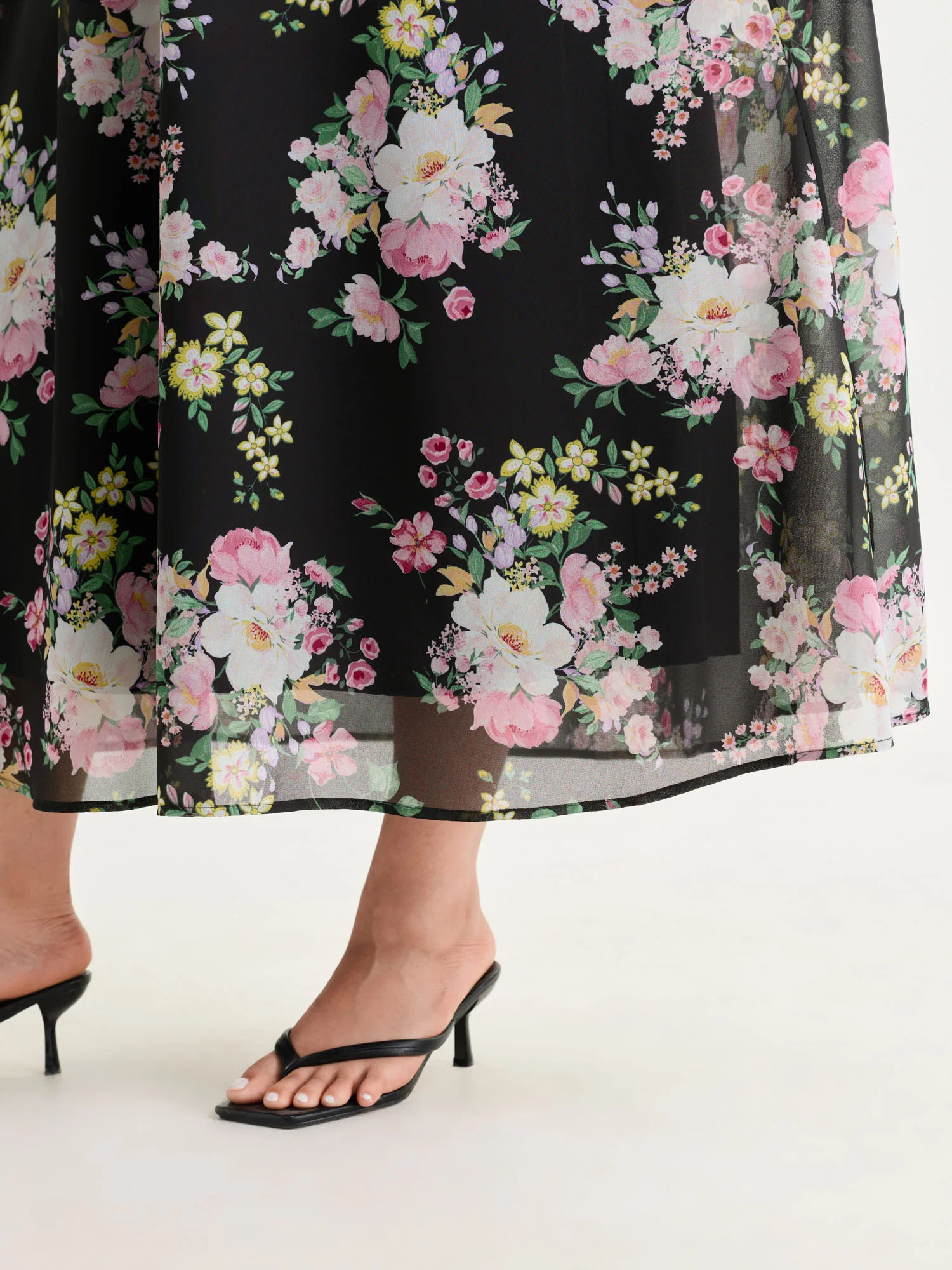 Elegant Floral Print Flowy Maxi Dress - Image 10